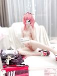 Cô bé "Cai Cai Loli" siêu đáng yêu đã bị cha của người đỡ đầu vạch trần và huấn luyện ngoài trời. Cô bé ngoan ngoãn trong mắt bạn bè và thầy cô thực ra chỉ là con đĩ của cha mình trong chốn riêng tư.