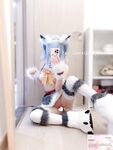 Cô bé "Cai Cai Loli" siêu đáng yêu đã bị cha của người đỡ đầu vạch trần và huấn luyện ngoài trời. Cô bé ngoan ngoãn trong mắt bạn bè và thầy cô thực ra chỉ là con đĩ của cha mình trong chốn riêng tư.