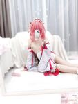 Cô bé "Cai Cai Loli" siêu đáng yêu đã bị cha của người đỡ đầu vạch trần và huấn luyện ngoài trời. Cô bé ngoan ngoãn trong mắt bạn bè và thầy cô thực ra chỉ là con đĩ của cha mình trong chốn riêng tư.