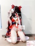 Cô bé "Cai Cai Loli" siêu đáng yêu đã bị cha của người đỡ đầu vạch trần và huấn luyện ngoài trời. Cô bé ngoan ngoãn trong mắt bạn bè và thầy cô thực ra chỉ là con đĩ của cha mình trong chốn riêng tư.