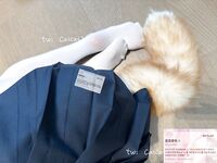 Cô bé "Cai Cai Loli" siêu đáng yêu đã bị cha của người đỡ đầu vạch trần và huấn luyện ngoài trời. Cô bé ngoan ngoãn trong mắt bạn bè và thầy cô thực ra chỉ là con đĩ của cha mình trong chốn riêng tư.