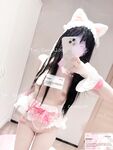 Cô bé "Cai Cai Loli" siêu đáng yêu đã bị cha của người đỡ đầu vạch trần và huấn luyện ngoài trời. Cô bé ngoan ngoãn trong mắt bạn bè và thầy cô thực ra chỉ là con đĩ của cha mình trong chốn riêng tư.