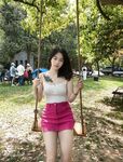갓 대학을 졸업한 예쁜 여대생이 남자친구와 단둘이 살고 있다. 외모와 몸매는 그야말로 최고다. 침대에서는 마치 계집애처럼 남자친구에게 섹스를 간청한다.