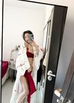 Năm cuối cấp giống như một con đĩ TikTok tương phản của mẹ, những người trẻ không thể chịu đựng được sự cô đơn, ảnh khiêu vũ khỏa thân quy mô lớn, có thể giải tỏa ham muốn được theo dõi và cũng có thể thỏa mãn anh cả trong danh sách