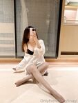 极品身材黑丝少妇，黑丝美腿自慰揉胸