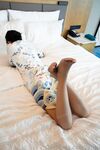 极品身材黑丝少妇，黑丝美腿自慰揉胸