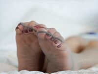 极品身材黑丝少妇，黑丝美腿自慰揉胸