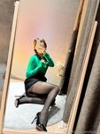 极品身材黑丝少妇，黑丝美腿自慰揉胸