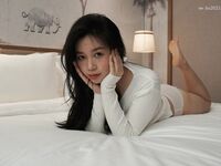 素人美女拍写真被摄影师花言巧语拿下，无套内射小穴特写偷拍，因为是偷拍，所以视频资源不多