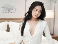 素人美女拍写真被摄影师花言巧语拿下，无套内射小穴特写偷拍，因为是偷拍，所以视频资源不多