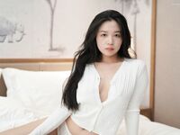 素人美女拍写真被摄影师花言巧语拿下，无套内射小穴特写偷拍，因为是偷拍，所以视频资源不多