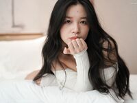 素人美女拍写真被摄影师花言巧语拿下，无套内射小穴特写偷拍，因为是偷拍，所以视频资源不多