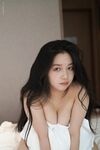 素人美女拍写真被摄影师花言巧语拿下，无套内射小穴特写偷拍，因为是偷拍，所以视频资源不多