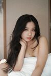 素人美女拍写真被摄影师花言巧语拿下，无套内射小穴特写偷拍，因为是偷拍，所以视频资源不多