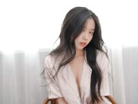 素人美女拍写真被摄影师花言巧语拿下，无套内射小穴特写偷拍，因为是偷拍，所以视频资源不多