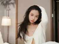 素人美女拍写真被摄影师花言巧语拿下，无套内射小穴特写偷拍，因为是偷拍，所以视频资源不多