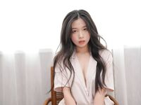 素人美女拍写真被摄影师花言巧语拿下，无套内射小穴特写偷拍，因为是偷拍，所以视频资源不多