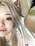 超嫩的黄毛女大学生，在酒店被黄毛在沙发上无套抽插，妹子的极品粉嫩嫩穴简直极品，这户型真的稀有极品