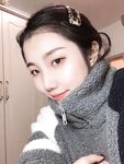 顏值粉嫩超清純的女大學生，被金主調教在宿舍裡面自拍給金主看，還跑到戶外玩露出