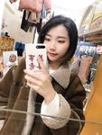 顏值粉嫩超清純的女大學生，被金主調教在宿舍裡面自拍給金主看，還跑到戶外玩露出