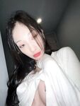 예쁜 외모의 문신을 한 대학생이 후원자에게 장난감처럼 놀림을 받고 조련을 받고 암캐로 변해 셀카를 찍어 섹스를 요청하는 사건이 발생했다.