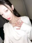예쁜 외모의 문신을 한 대학생이 후원자에게 장난감처럼 놀림을 받고 조련을 받고 암캐로 변해 셀카를 찍어 섹스를 요청하는 사건이 발생했다.