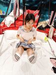 Seorang gadis junior dari kolej tertentu menipu teman lelaki jarak jauhnya selama beberapa tahun. Dia dilatih secara persendirian dan dikutuk oleh seorang lelaki generasi kedua yang kaya. Kemudian, dia dibuang oleh lelaki kaya itu dan berpisah dengannya.
