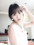 清纯颜值反差女大，掰穴揉胸，粉穴特写自拍