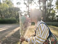 00后的清纯女大学生眼镜妹，这口活简直了，吃起来没完没了的，就这样舔你能坚持多久？