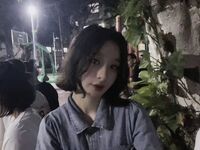 A slutty female college student born in the 2000s took a selfie in the girls' dormitory for her long-distance boyfriend to see. She was so horny in private.