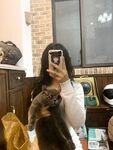 Một nữ sinh viên đại học xinh đẹp đang chụp ảnh tự sướng. Cô ấy có vóc dáng và khuôn mặt xinh đẹp. Cô ấy có ba đốm hồng và đang dang rộng âm hộ để chơi đùa với nó.