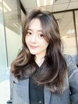 00后粉嫩女大学生化身吃鸡小母狗，被男友按在床上无套爆操怼脸拍摄，粉嫩的嫩穴还被无套内射
