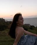 00后粉嫩女大学生化身吃鸡小母狗，被男友按在床上无套爆操怼脸拍摄，粉嫩的嫩穴还被无套内射