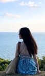 00后粉嫩女大学生化身吃鸡小母狗，被男友按在床上无套爆操怼脸拍摄，粉嫩的嫩穴还被无套内射