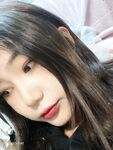 Một nữ sinh viên đại học hơi mũm mĩm, ngoại hình ưa nhìn, cực kỳ trong sáng trước mặt người khác, bị bạn trai ở xa bí mật quay phim trực tuyến và dùng đủ mọi cách để chơi đùa với âm hộ của mình.