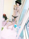 極品精神小妹，乳頭還穿著乳釘，陰唇釘著陰環，摳逼自慰 放尿特寫