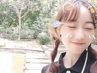 Isang puti at purong babaeng mag-aaral sa kolehiyo mula sa isang kolehiyo sa Zhejiang Province, na malinis at maganda ang ugali sa harap ng iba, ngunit isang asong babae na kumakain ng manok nang pribado, at gustong pumasok ang kanyang kasintahan mula sa 