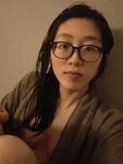 反差婊還得看眼鏡妹女大學生，和異地戀男友網聊求操，這身材挺極品的