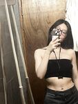 反差婊還得看眼鏡妹女大學生，和異地戀男友網聊求操，這身材挺極品的