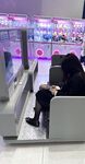 ピンク色の美しい顔立ちの女子大生が海へアルバイトに出かけた。ホテルでスポンサーに犬鎖で縛られ、激しく犯される。セクシーすぎる。