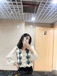 Seorang pelajar kolej wanita tulen, dengan penampilan yang tulen dan berkelakuan baik, dilatih dan dimainkan oleh teman lelakinya, dan keseluruhan proses mandi telah dirakam dan dibocorkan