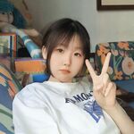 Seorang pelajar kolej wanita tulen, dengan penampilan yang tulen dan berkelakuan baik, dilatih dan dimainkan oleh teman lelakinya, dan keseluruhan proses mandi telah dirakam dan dibocorkan