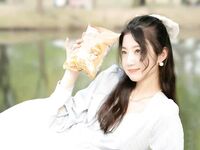 神仙颜值的女大学生，在金主面前就是骚浪母狗，被各种调教玩弄爆操，妹子很主动乘骑，这颜值和身材简直了