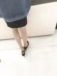 黑丝玉足反差女大学生，商场试衣间立口爆足交不雅私拍