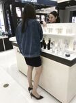 黑丝玉足反差女大学生，商场试衣间立口爆足交不雅私拍