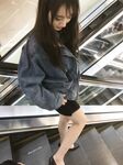 黑丝玉足反差女大学生，商场试衣间立口爆足交不雅私拍
