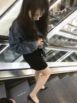 黑丝玉足反差女大学生，商场试衣间立口爆足交不雅私拍