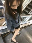 黑丝玉足反差女大学生，商场试衣间立口爆足交不雅私拍