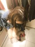 黑丝玉足反差女大学生，商场试衣间立口爆足交不雅私拍