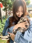 黑丝玉足反差女大学生，商场试衣间立口爆足交不雅私拍